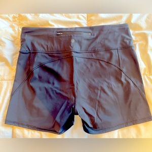 Athleta Lightning Bike 5" Shorts XL BLACK